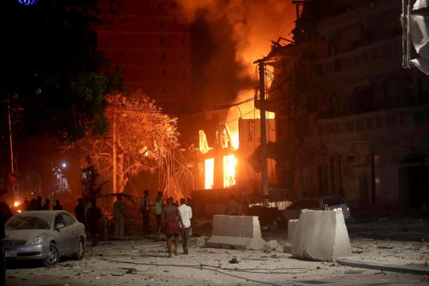 Selbstmordanschlag in Mogadischu: Laut Polizei 25 Tote