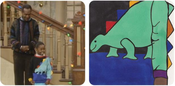 Ein Mann und ein Kind stehen vor einer Treppe mit Weihnachtsbeleuchtung, beide tragen Pullover mit Dinosaurier-Motiven.