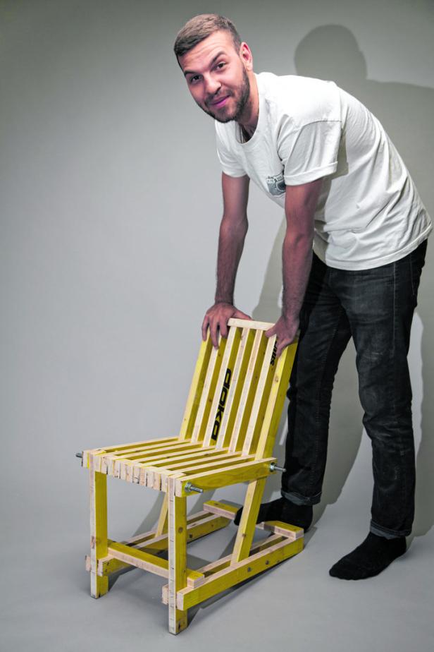 Designausstellung: 300 Sessel aus einem Dach