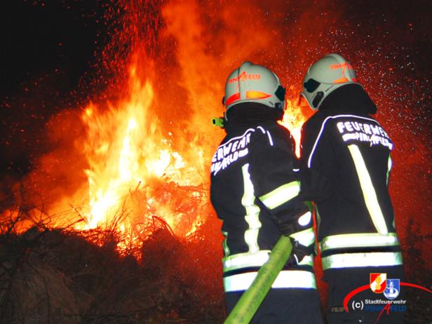 Sonntag: Großeinsatz der Feuerwehr Pinkafeld am Grünschnittplatz