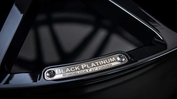 Detailansicht einer schwarzen „Black Platinum Monoblock F 23“ Felge.