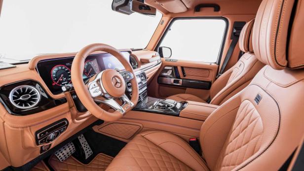 Innenraum eines Mercedes-Benz G-Klasse mit hellbrauner Lederausstattung.