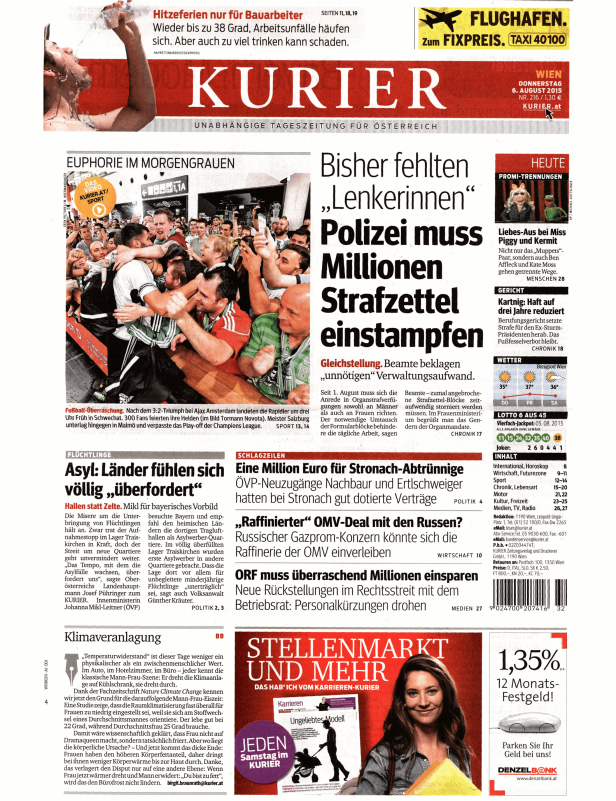Jubelnde Fußballfans feiern eine Mannschaft, möglicherweise nach einem Sieg.