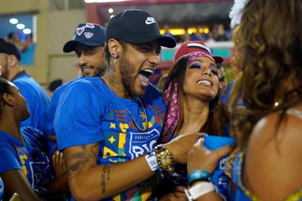 Neymar und Anitta feiern zusammen auf dem Karneval in Rio.