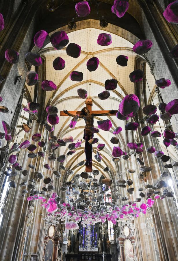 Wiener Stephansdom: Ein Himmel aus violetten Steinen