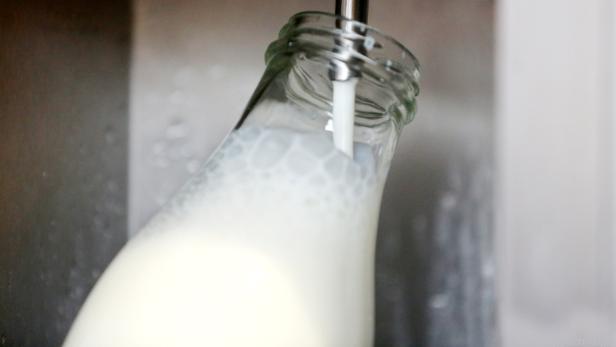 Milch in der Glasflasche