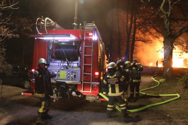 Großbrand in Gestüt: 26 Pferde gerettet