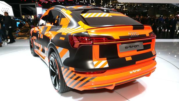 Audi e-tron Sportback: Getarnte Premiere in Genf