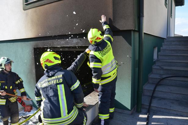 Leithaprodersdorf: Auto ging in Garage in Flammen auf