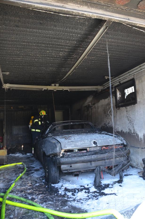 Leithaprodersdorf: Auto ging in Garage in Flammen auf