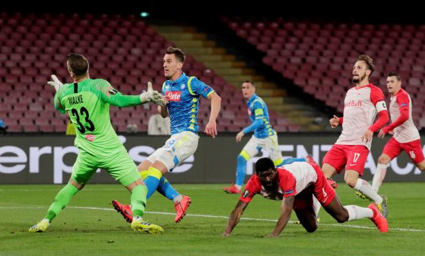 Europa League - Round of 16 First Leg - Napoli v RB Salzburg Ein Fußballspiel zwischen Neapel und Salzburg mit Spielern in Aktion.
