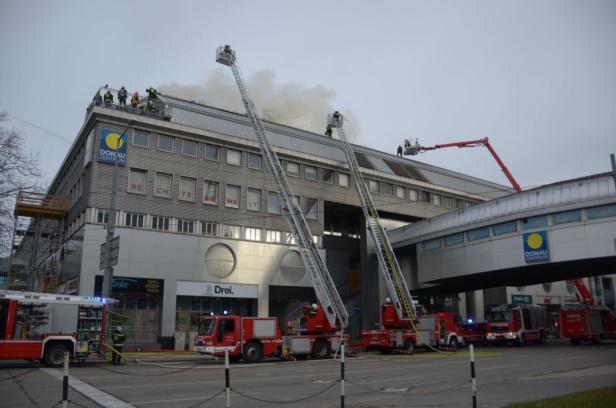 Nach Brand in Donauzentrum: Besucher trotz Selchgeruchs