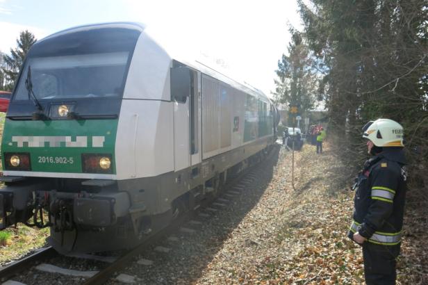 Oberwart: Pkw kollidierte auf Bahngleis mit Zug
