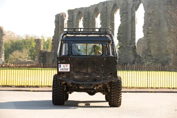 Auktionshaus RM Sothebys versteigert Defender aus Bond-Streifen "Spectre"