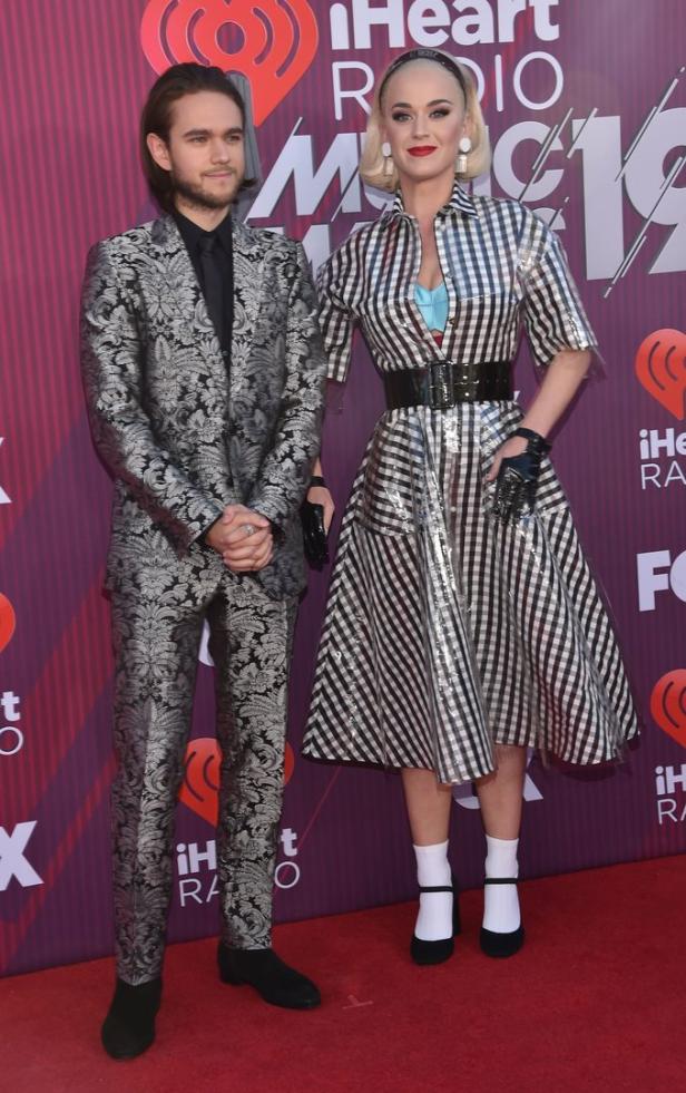 iHeartRadio Awards: Heidi Klum gibt im Leo-Kleid weiter Rätsel auf