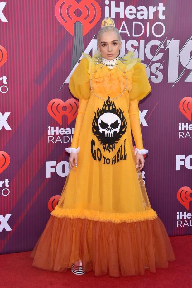 iHeartRadio Awards: Heidi Klum gibt im Leo-Kleid weiter Rätsel auf