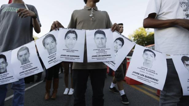 Massenprotest wegen verschwundener Studenten