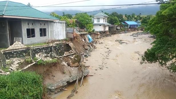 Mehr als 50 Tote nach Sturzflut und Erdrutschen in Indonesien
