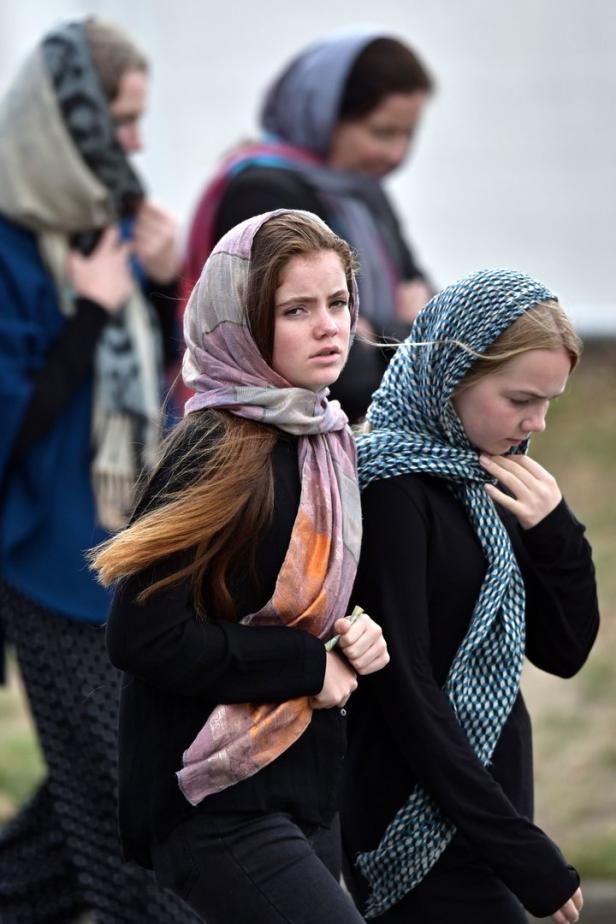 Nach Attentat: Neuseeländer tragen aus Solidarität Kopftücher
