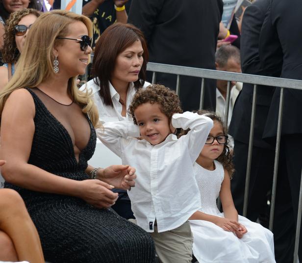 Mariah Carey mit ihren Kindern bei einer öffentlichen Veranstaltung.