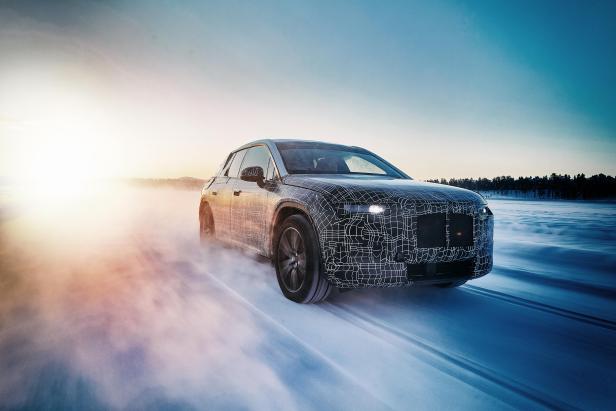 BMW zeigt Elektroautos iNext, i4 und iX3 bei Wintertests