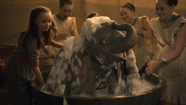 Filmkritik zu "Dumbo": Kritik am  Großkonzern