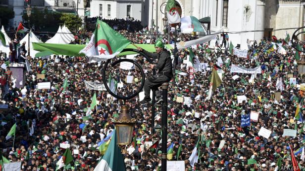 Druck auf Algeriens Staatschef Bouteflika nimmt ständig zu
