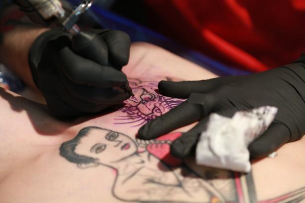 Tattoo dem arm unterm opa mit der zillertaler Die Lustigen