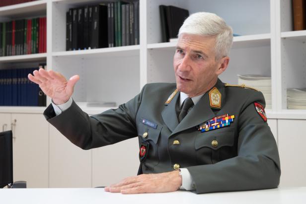 Chef der Armee plädiert für längeren Grundwehrdienst