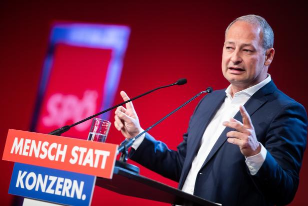 EU-WAHL: SPÖ-WAHLAUFTAKT "MENSCHEN STATT KONZERNE": SCHIEDER