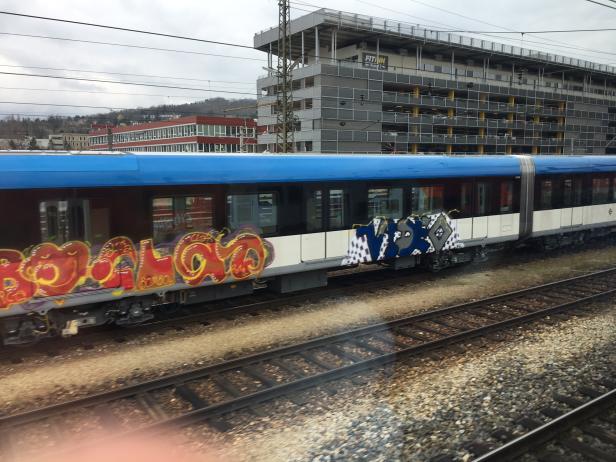 Wien: Metro-Züge für Saudis mit Graffiti besprüht