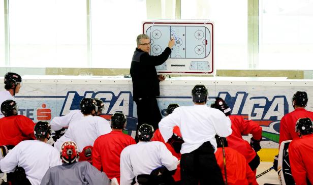 Eishockey-Coach Roger Bader: "Wollen zeigen, dass wir dazugehören"