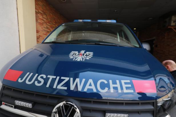 Strache besucht Gefängnis: 100 Planstellen und politischer Paarlauf