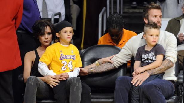 Beckhams und andere Stars beim Basketball