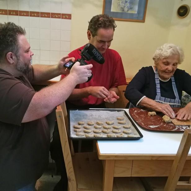 Cooking Grannies: Omas Rezepte auf Film festhalten