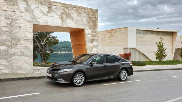 Neuer Toyota Camry: Avensis-Nachfolger mit Hybridantrieb