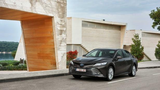 Neuer Toyota Camry: Avensis-Nachfolger mit Hybridantrieb