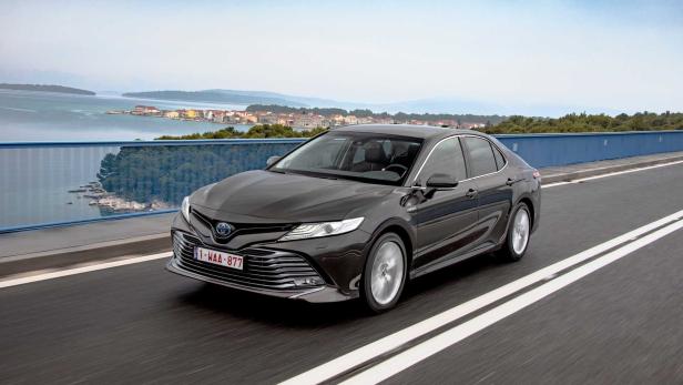 Neuer Toyota Camry: Avensis-Nachfolger mit Hybridantrieb