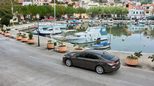 Neuer Toyota Camry: Avensis-Nachfolger mit Hybridantrieb