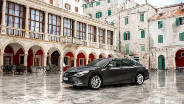 Neuer Toyota Camry: Avensis-Nachfolger mit Hybridantrieb