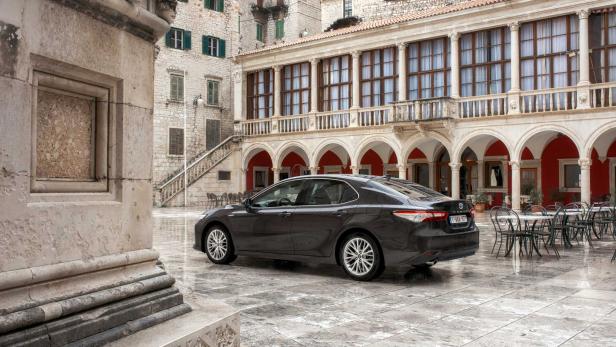 Neuer Toyota Camry: Avensis-Nachfolger mit Hybridantrieb