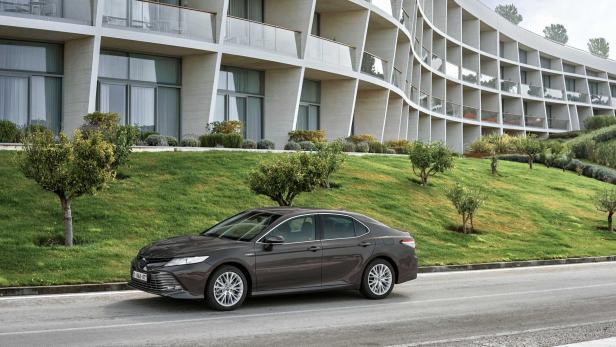 Neuer Toyota Camry: Avensis-Nachfolger mit Hybridantrieb