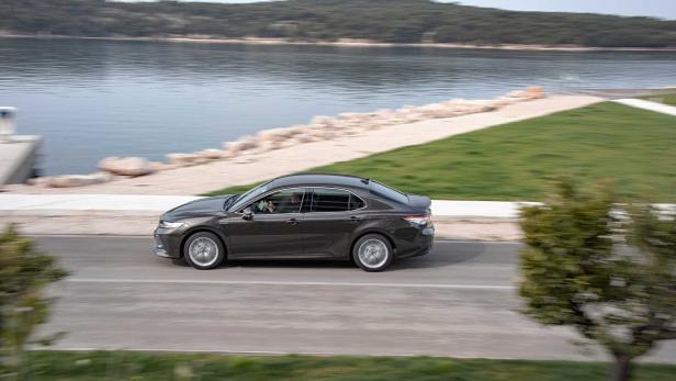 Neuer Toyota Camry: Avensis-Nachfolger mit Hybridantrieb