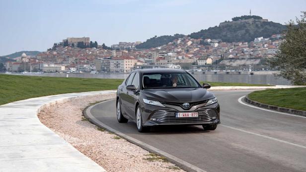 Neuer Toyota Camry: Avensis-Nachfolger mit Hybridantrieb