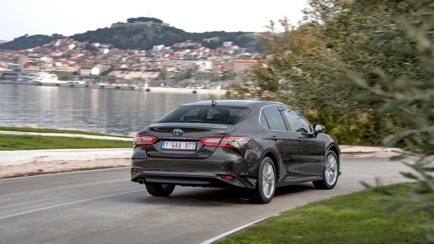 Neuer Toyota Camry: Avensis-Nachfolger mit Hybridantrieb