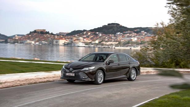 Neuer Toyota Camry: Avensis-Nachfolger mit Hybridantrieb