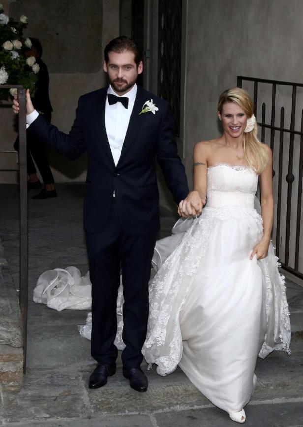 Michelle Hunziker und ihr Ehemann Tomaso Trussardi verlassen die Kirche nach ihrer Hochzeit.