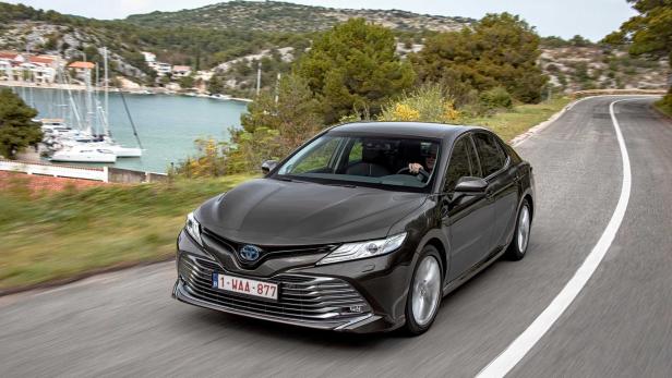 Neuer Toyota Camry: Avensis-Nachfolger mit Hybridantrieb