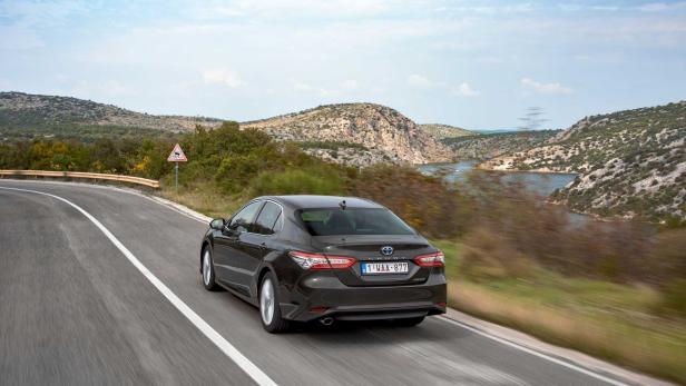 Neuer Toyota Camry: Avensis-Nachfolger mit Hybridantrieb