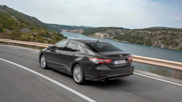 Neuer Toyota Camry: Avensis-Nachfolger mit Hybridantrieb